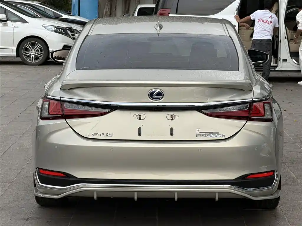 LEXUS ES