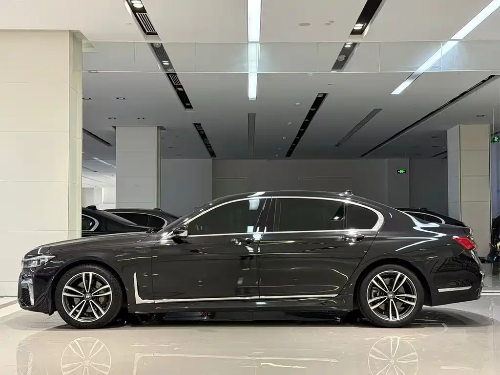 BMW 7 Series — миниатюра 17