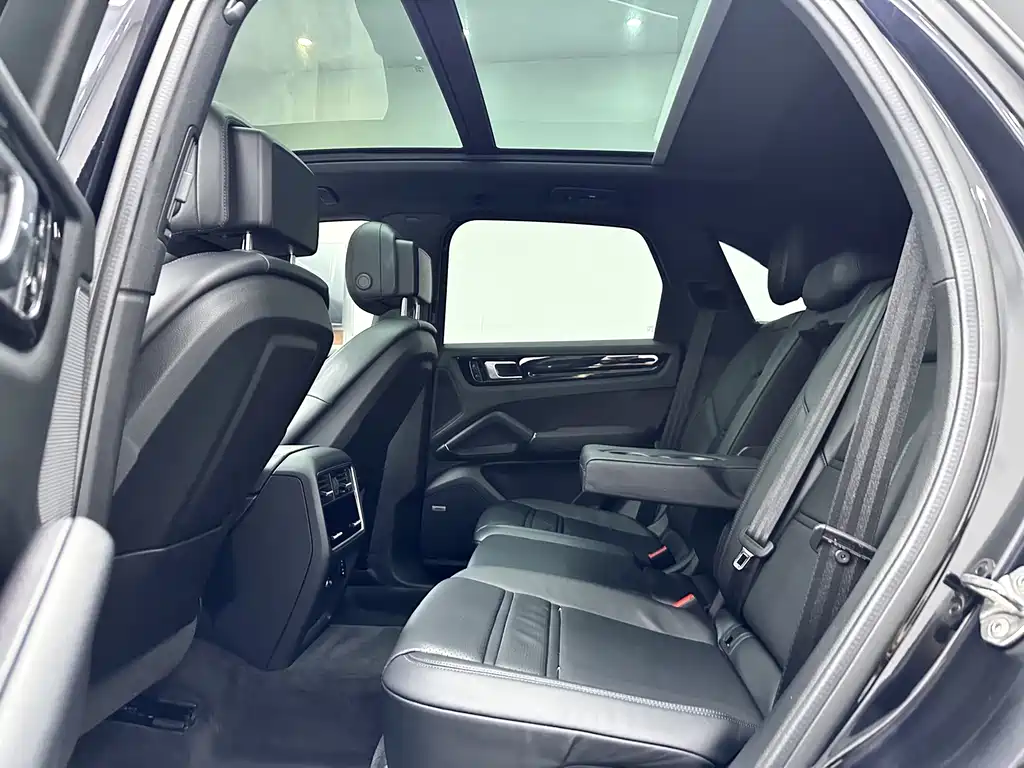 Porsche Cayenne — миниатюра 11