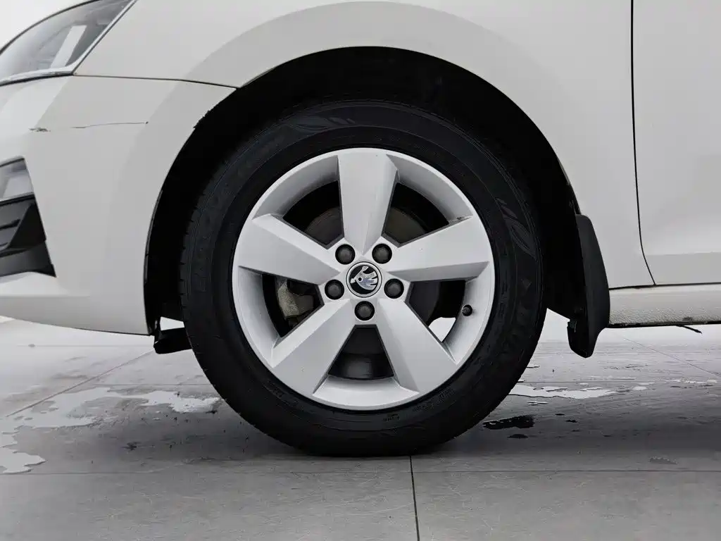 Skoda Rapid — миниатюра 17