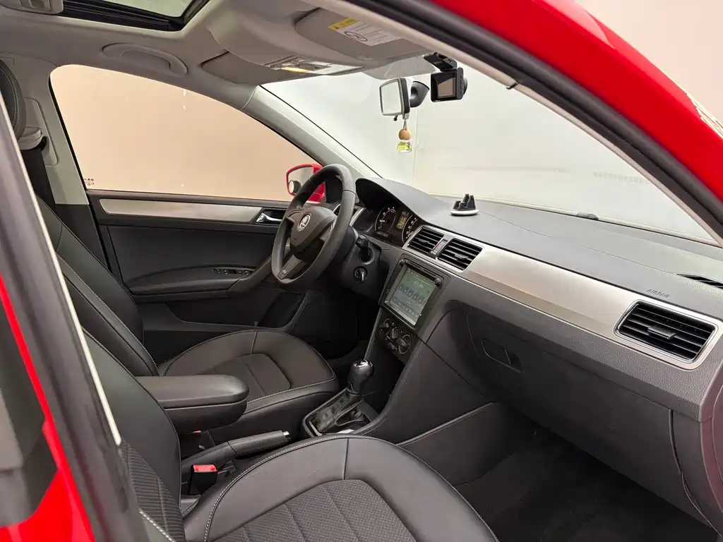 Skoda Rapid Spaceback — миниатюра 13