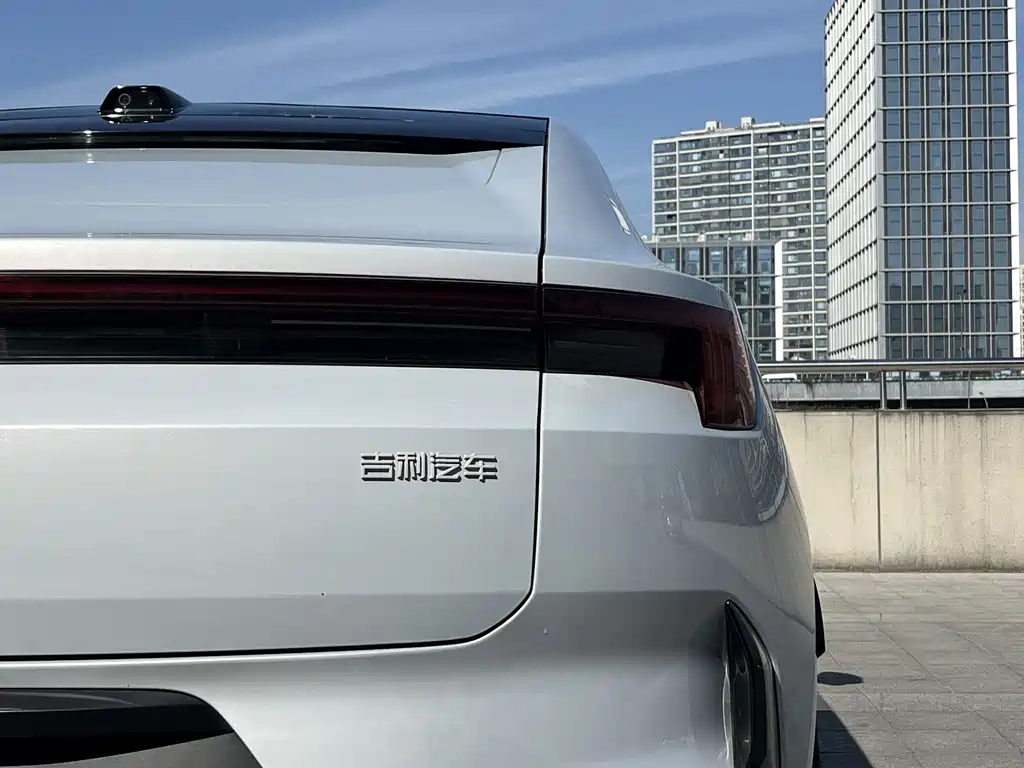 POLESTAR 4
