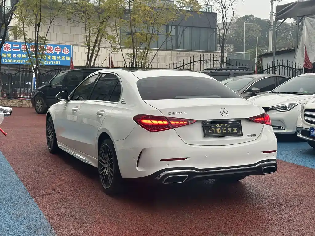 Mercedes-Benz C-Class — миниатюра 6