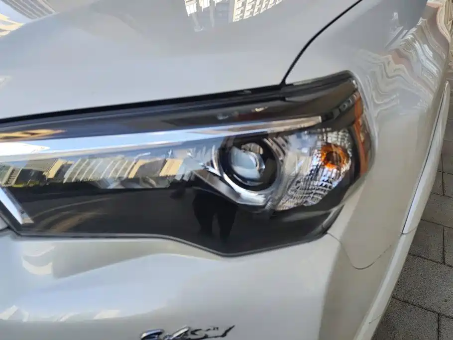 Toyota 4Runner — миниатюра 5