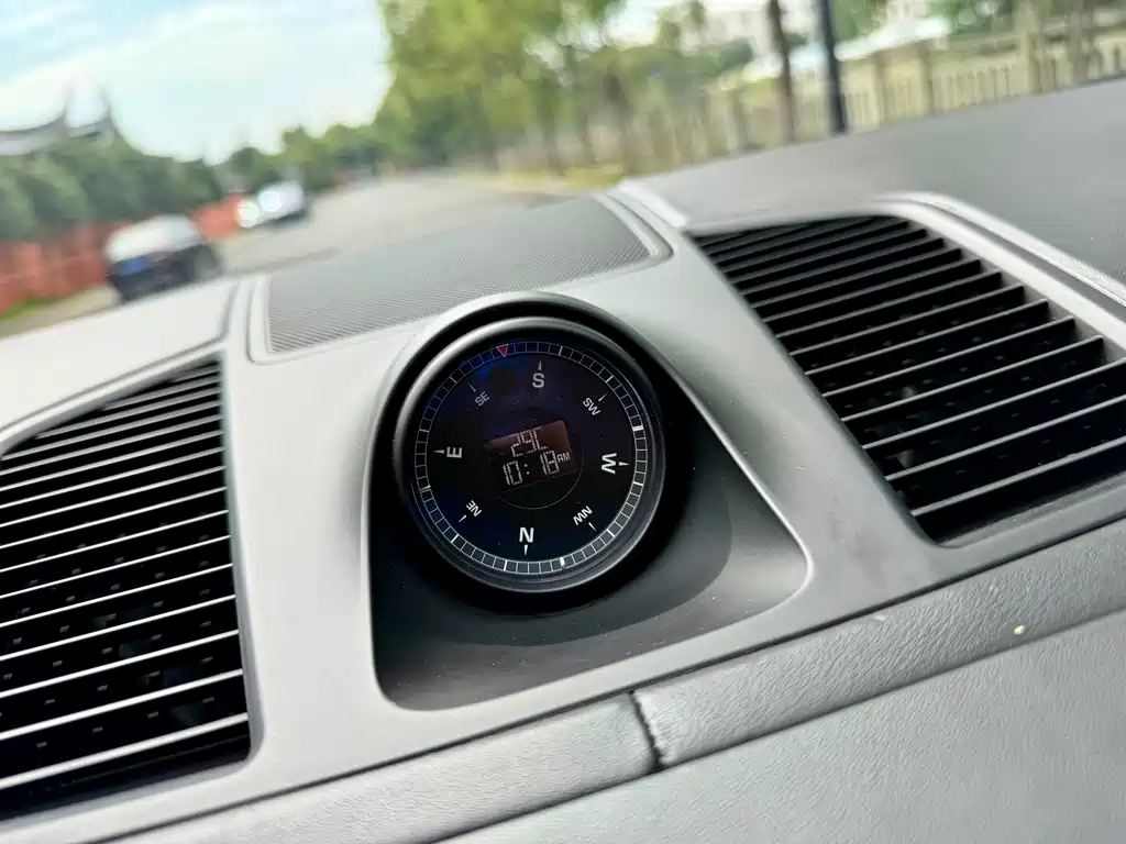 Porsche Cayenne — миниатюра 16