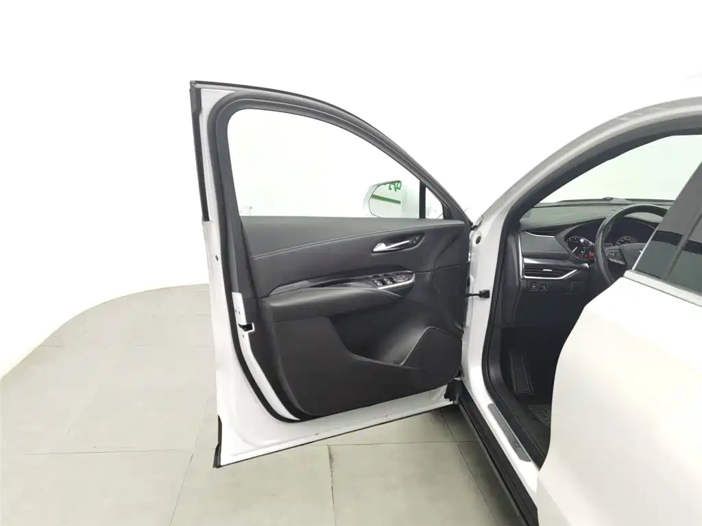 Cadillac XT4 2020 28T