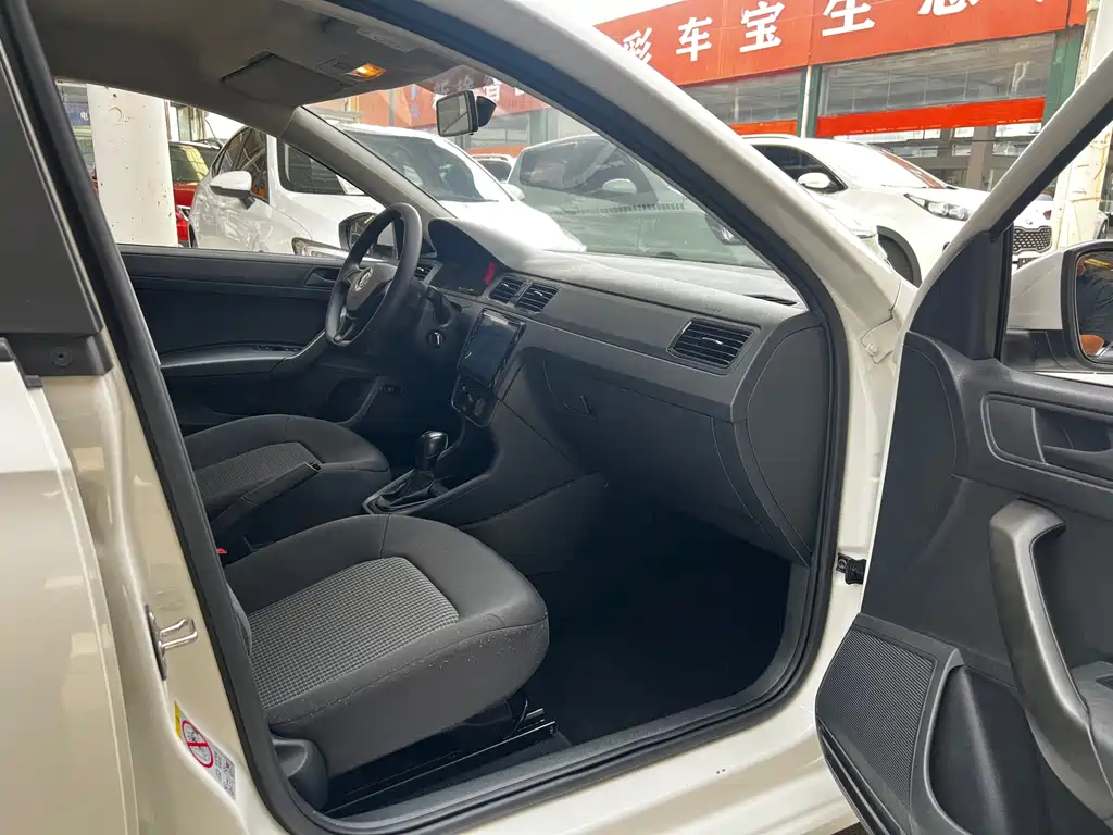 Volkswagen Santana — миниатюра 10