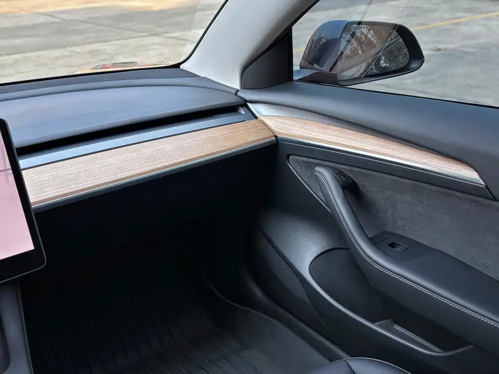Tesla Model 3 — миниатюра 14