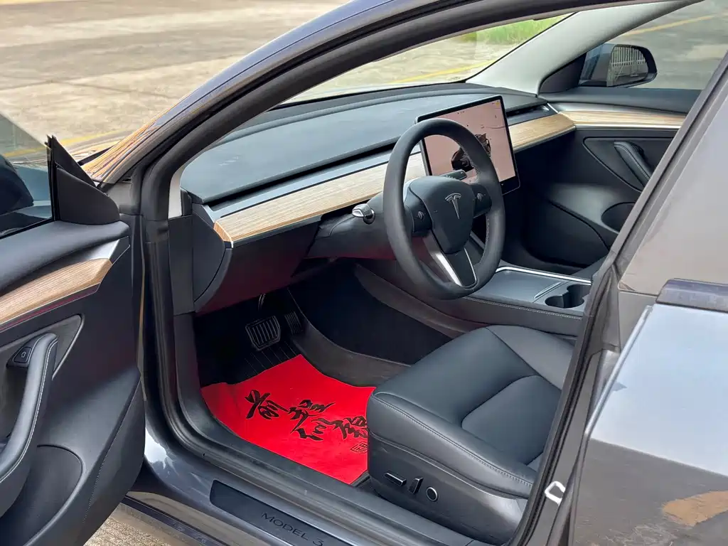 Tesla Model 3 — миниатюра 17