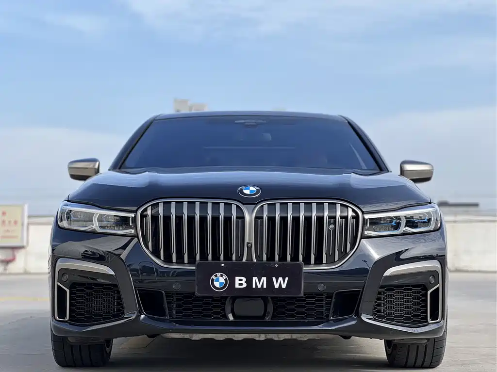 BMW 7 Series — миниатюра 3