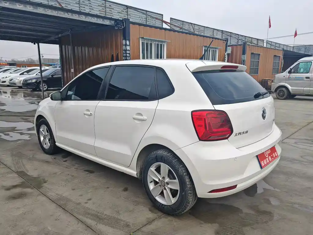 VOLKSWAGEN POLO