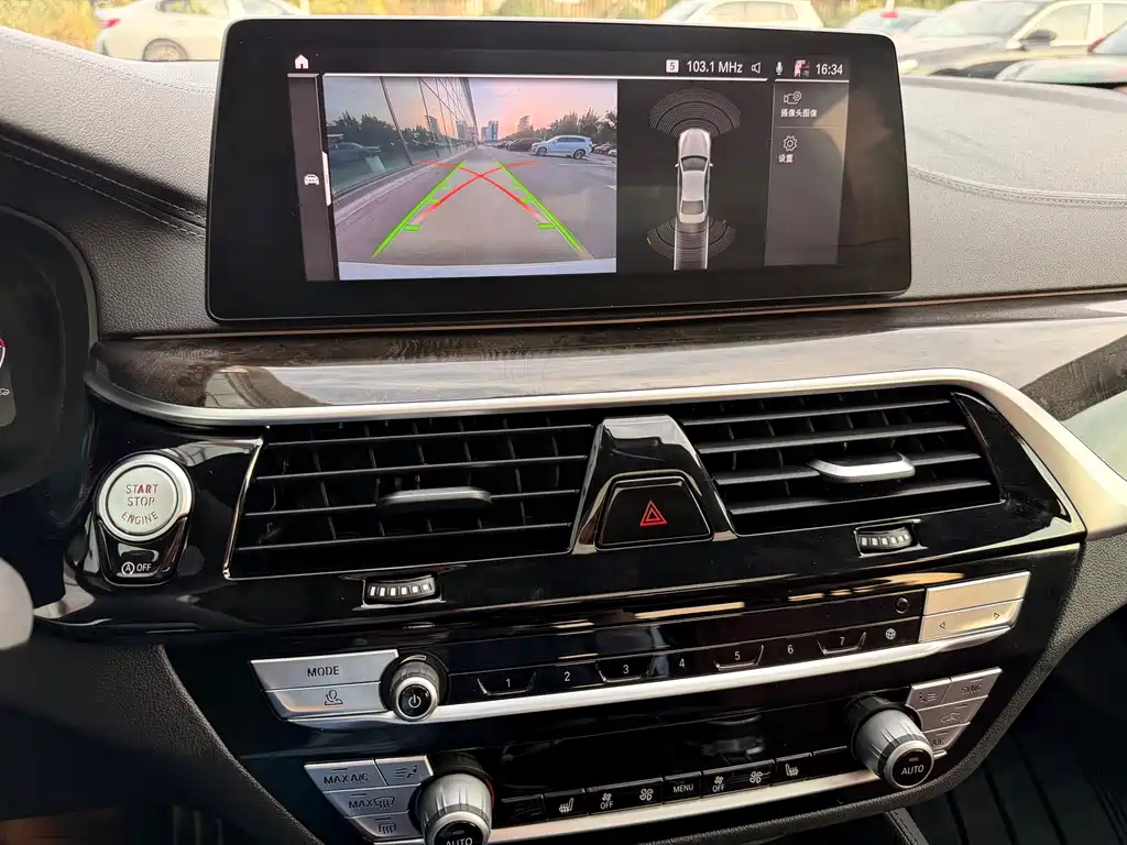 BMW 5 Series — миниатюра 13