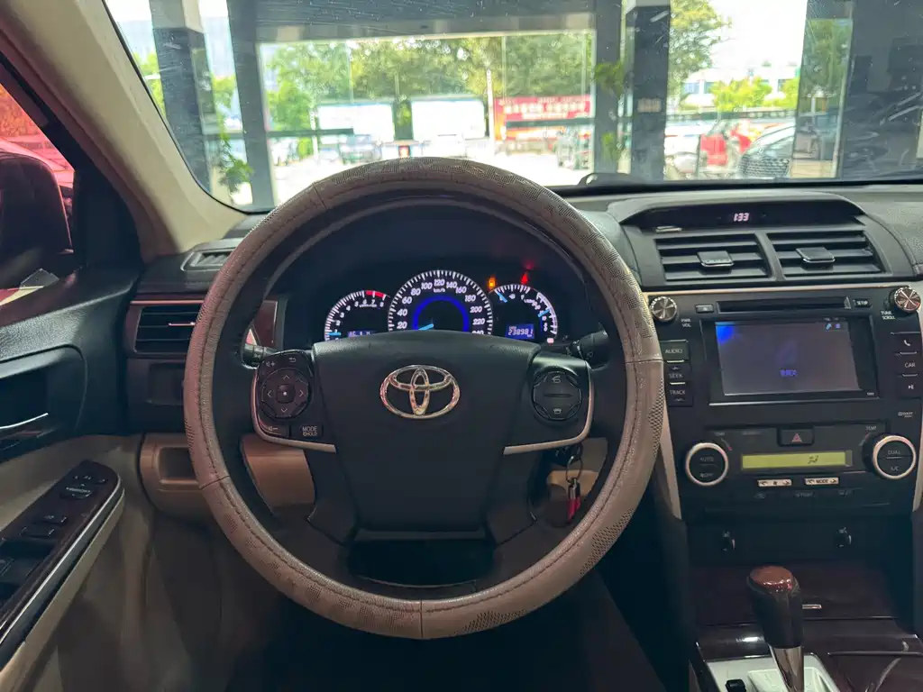 Toyota Camry — миниатюра 14