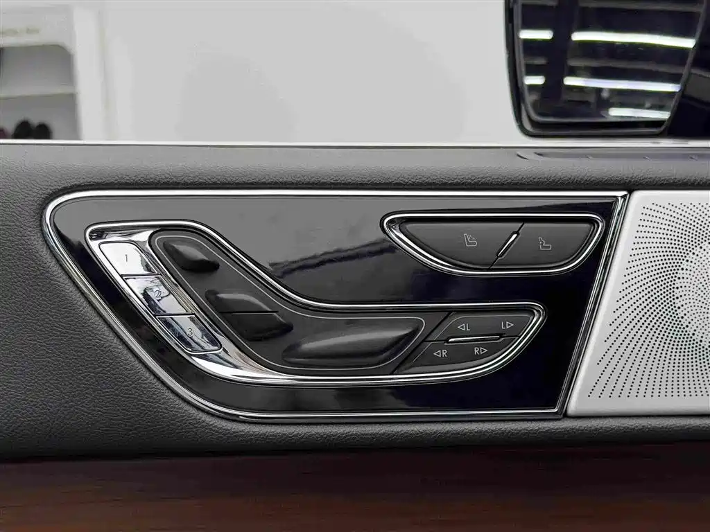 Lincoln Navigator — миниатюра 15
