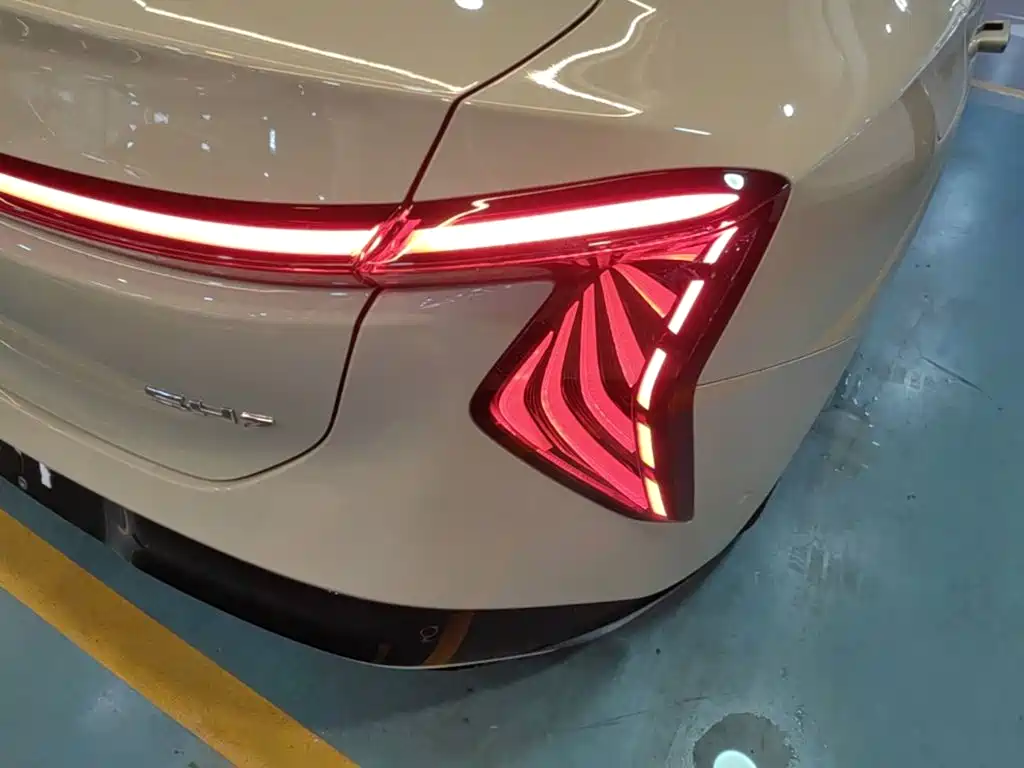 Hongqi EH7 2025 690