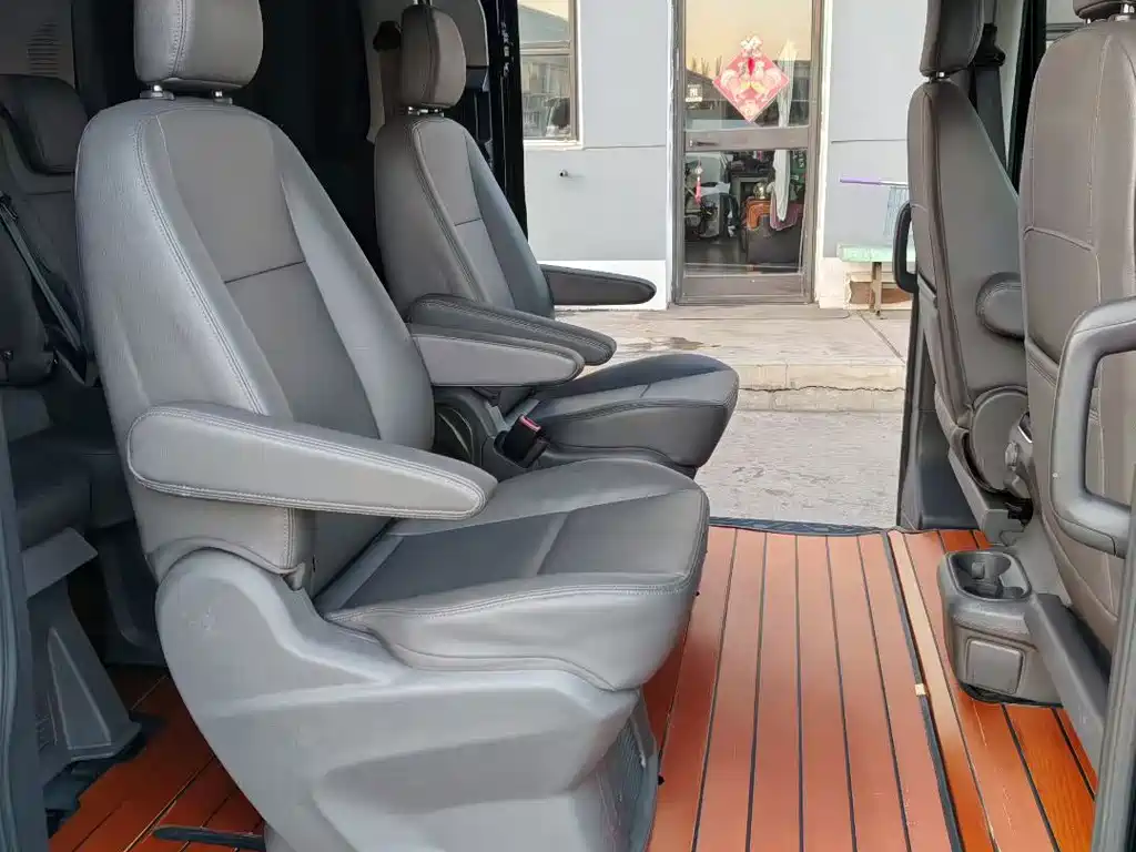 Ford Tourneo — миниатюра 5