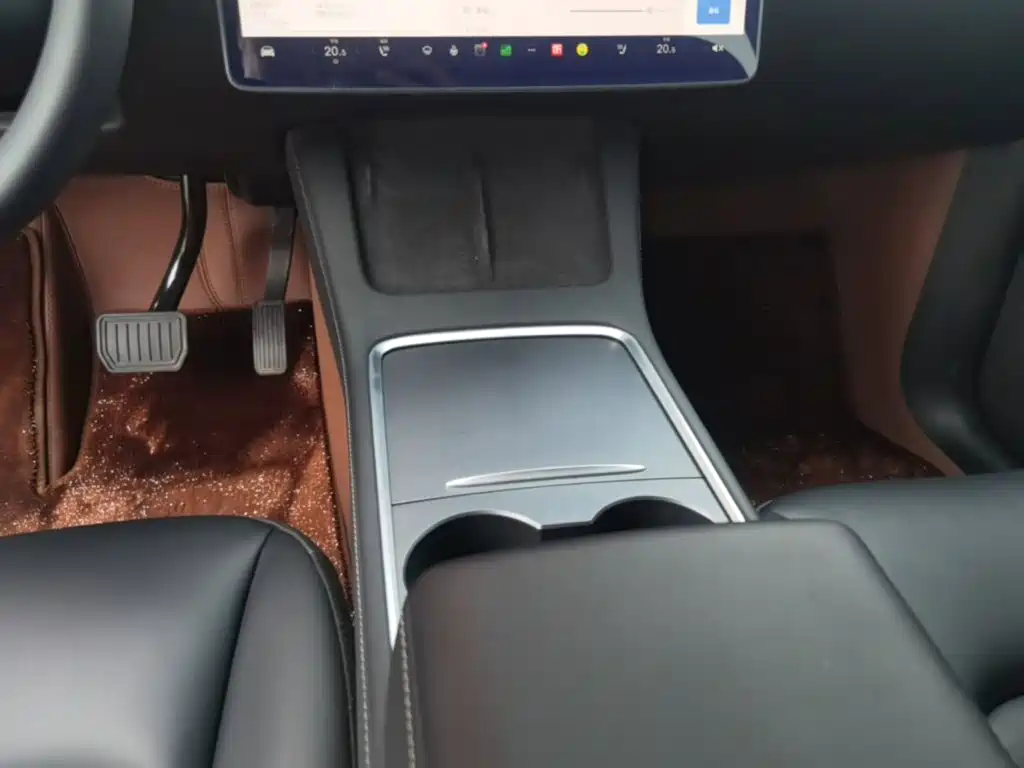 Tesla Model Y — миниатюра 14