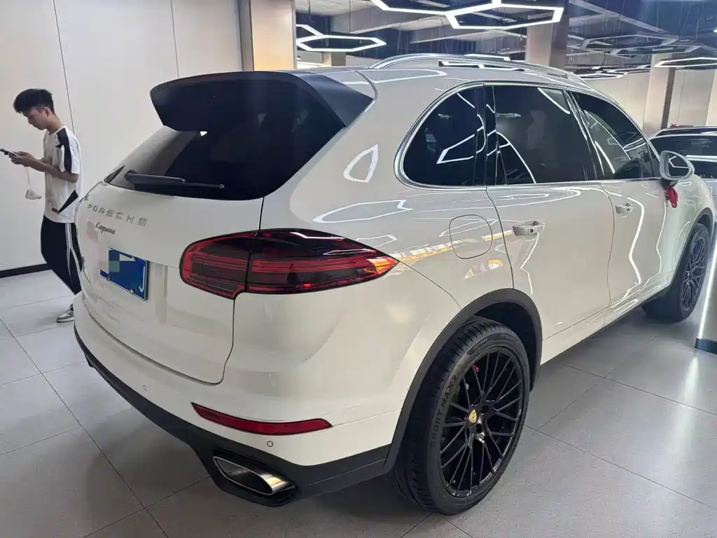 Porsche Cayenne — миниатюра 4