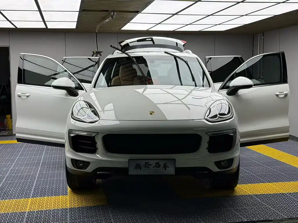 Porsche Cayenne — миниатюра 13