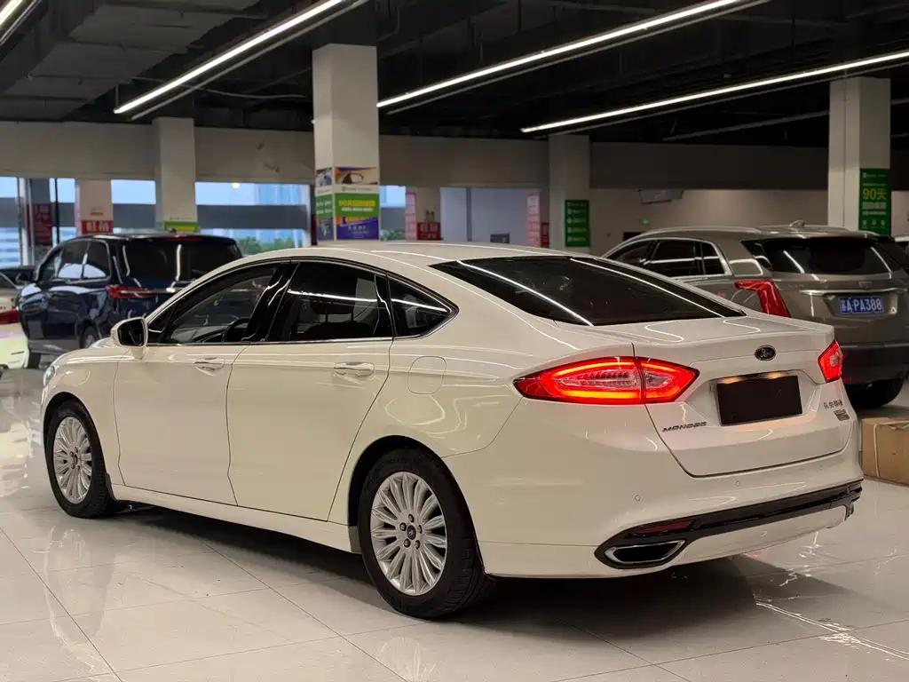 Ford Mondeo — миниатюра 6