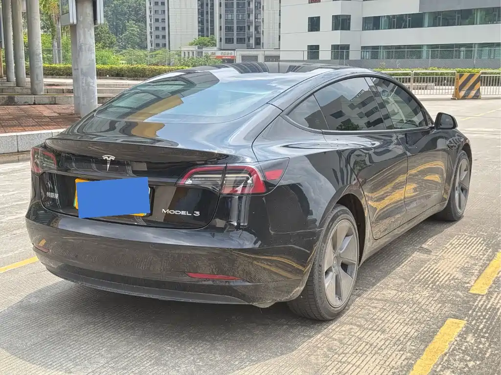 Tesla Model 3 — миниатюра 7