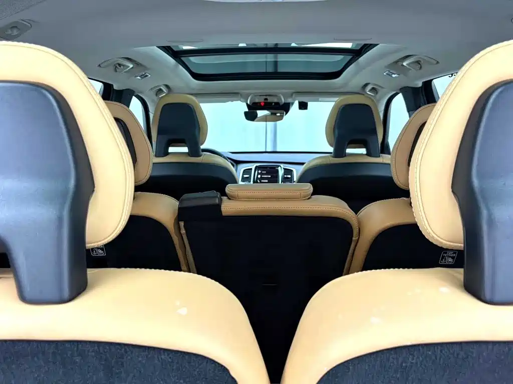 Volvo XC90 2015 T6 7 мест