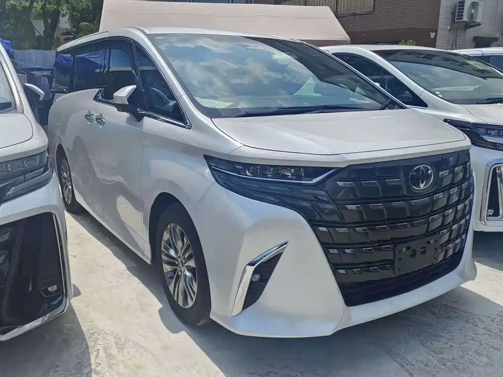 Toyota Alphard — миниатюра 3