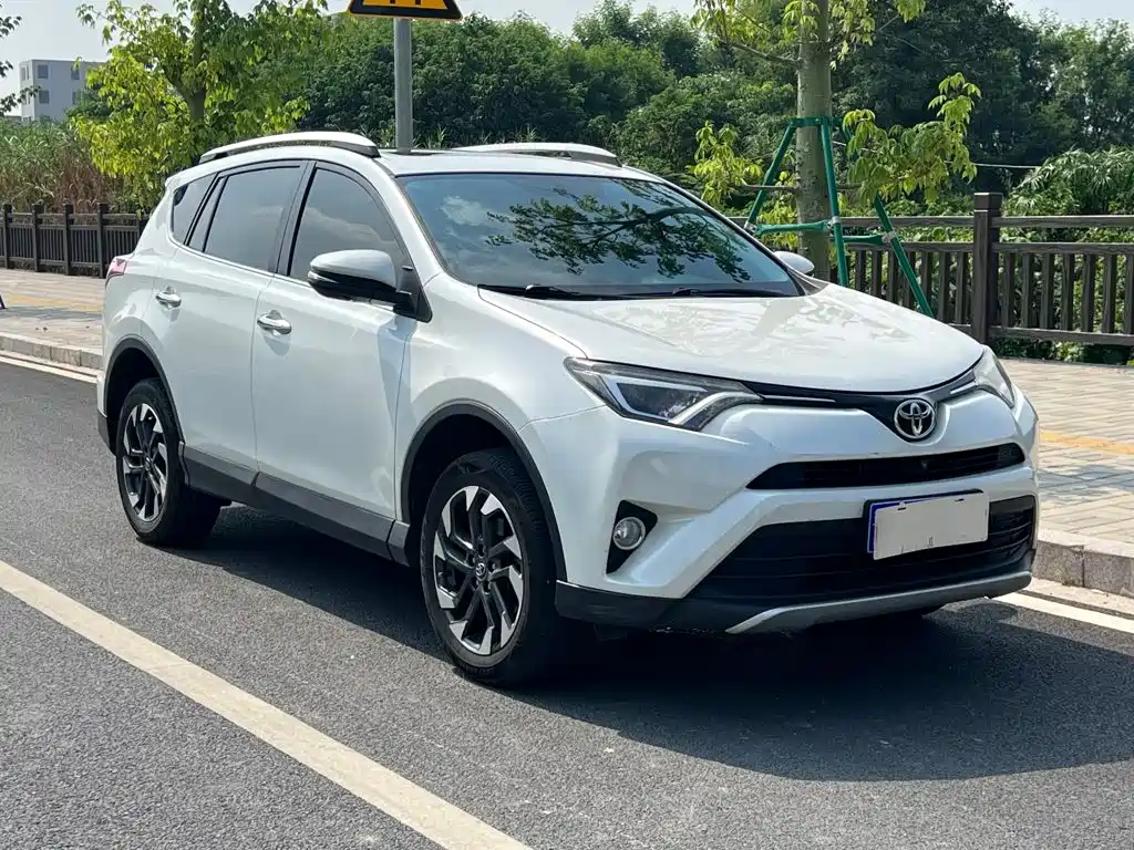 Toyota RAV4 — миниатюра 3