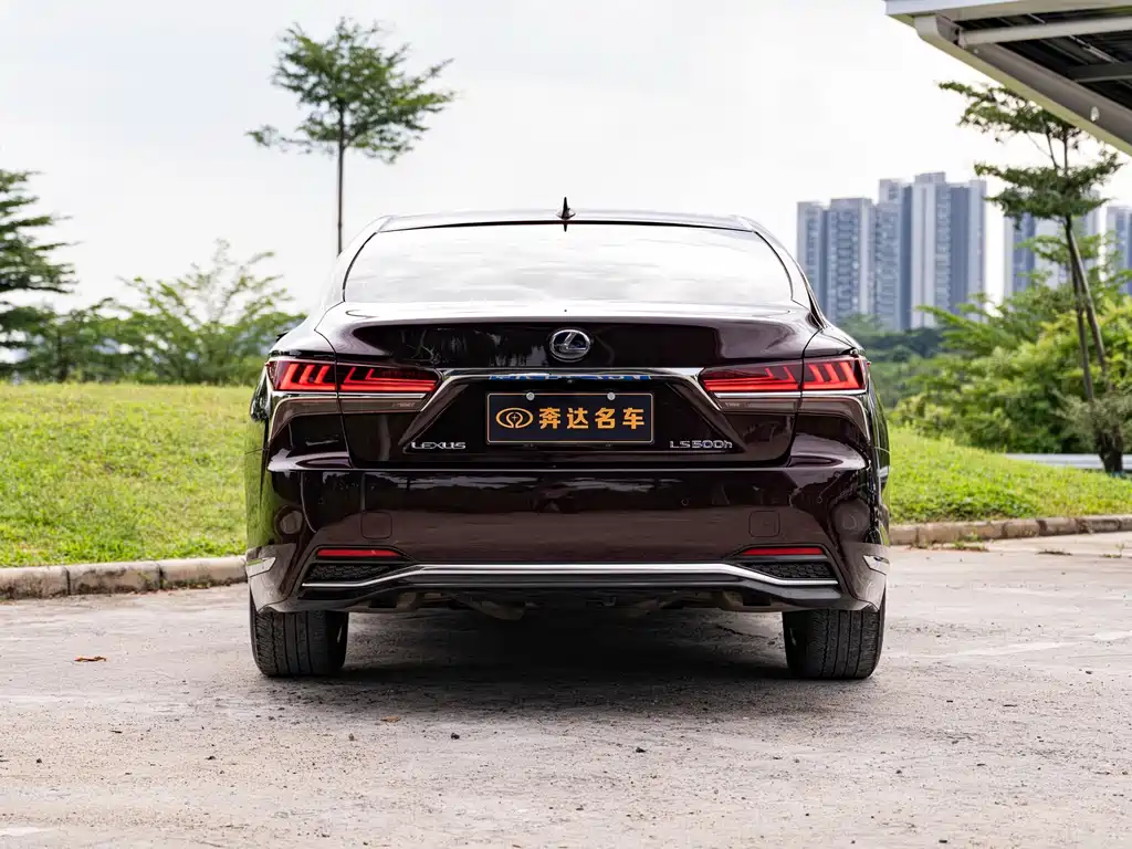 Lexus LS — миниатюра 5