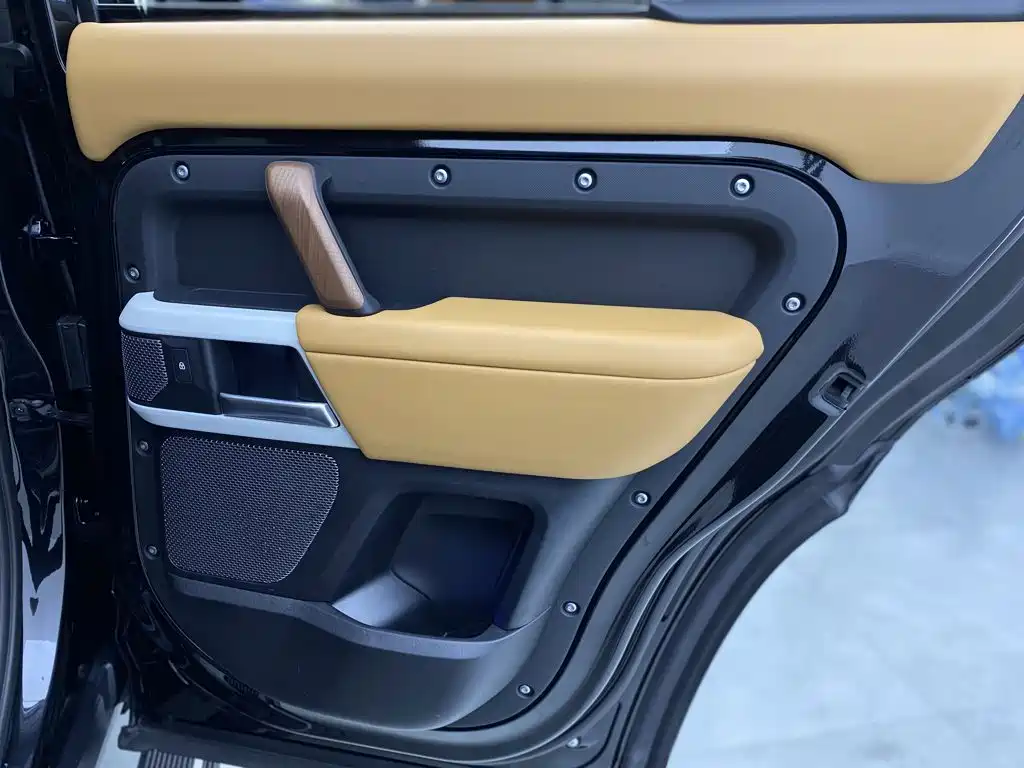 Land Rover Defender — миниатюра 35