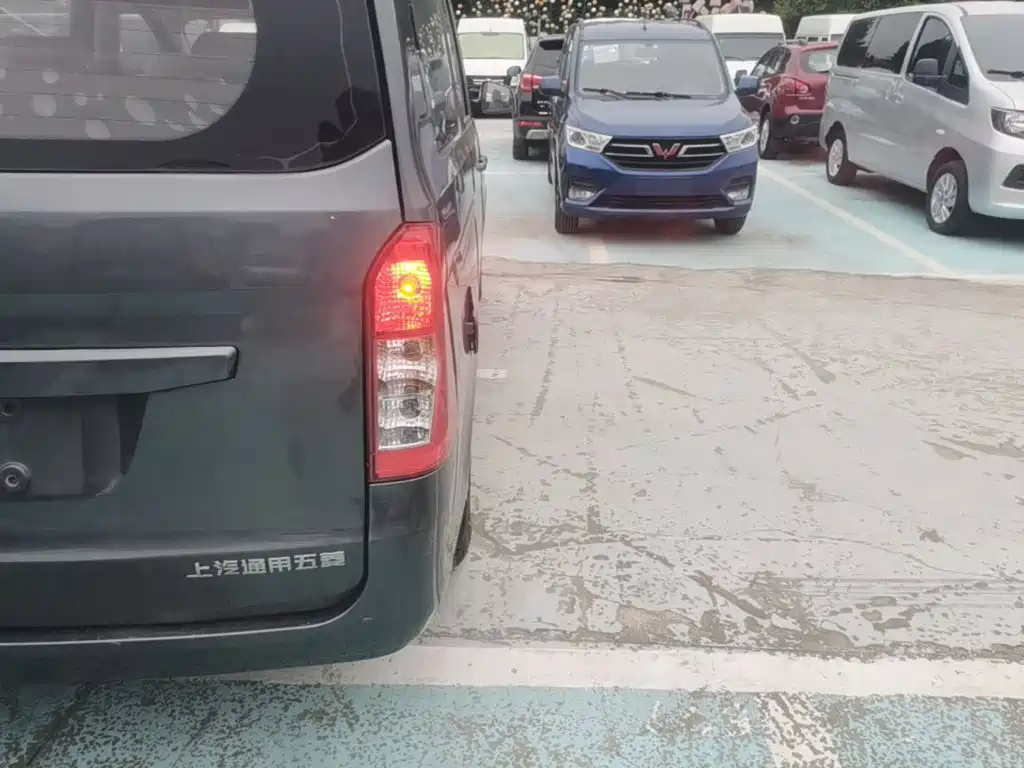 Wuling Rongguang V — миниатюра 8