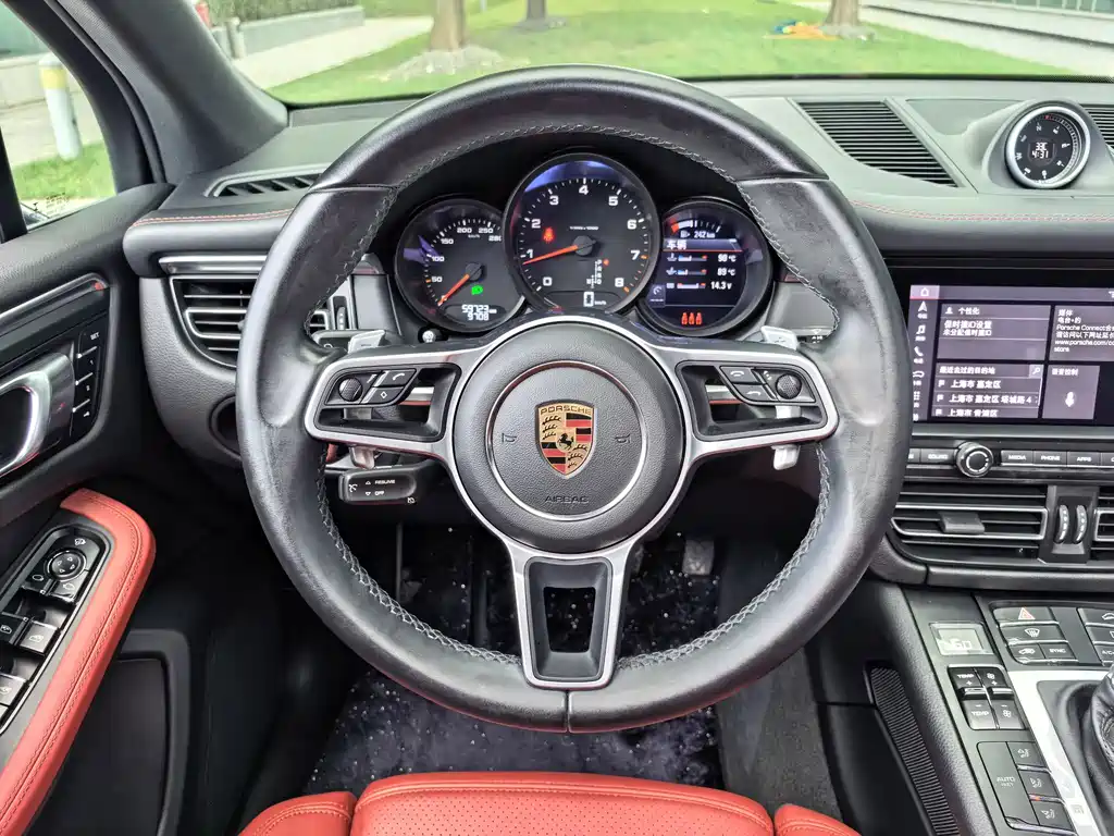 Porsche Macan — миниатюра 11
