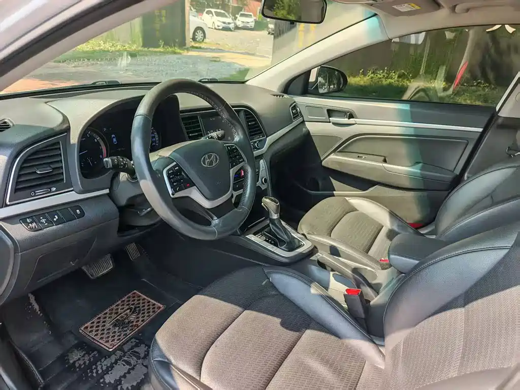 Hyundai Elantra — миниатюра 4