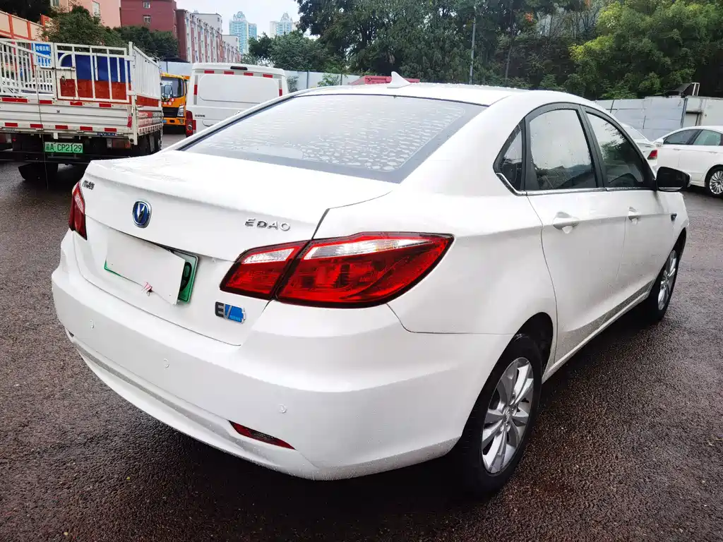 Changan Eado New Energy — миниатюра 6