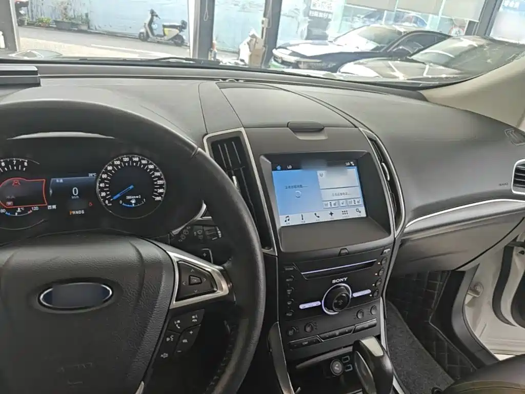 Ford Edge — миниатюра 10