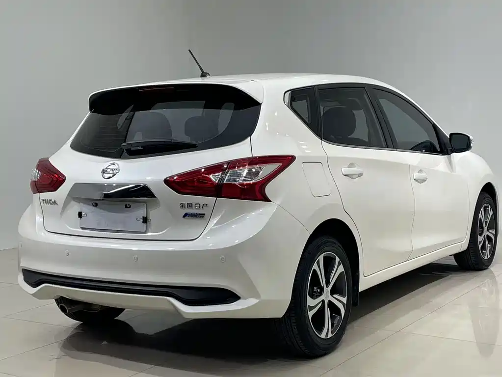 Nissan Tiida — миниатюра 10