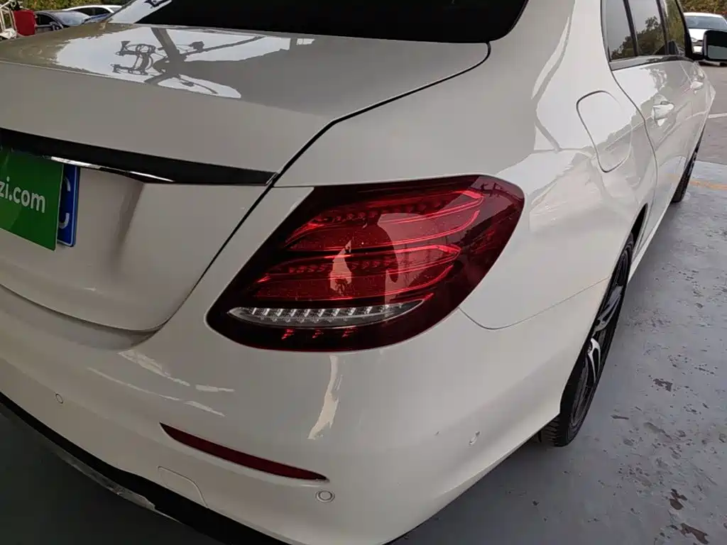 Mercedes-Benz E-Class — миниатюра 8