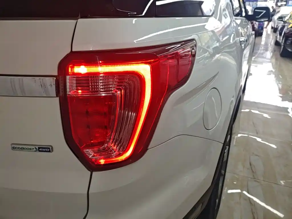 Ford Explorer (Import) — миниатюра 8