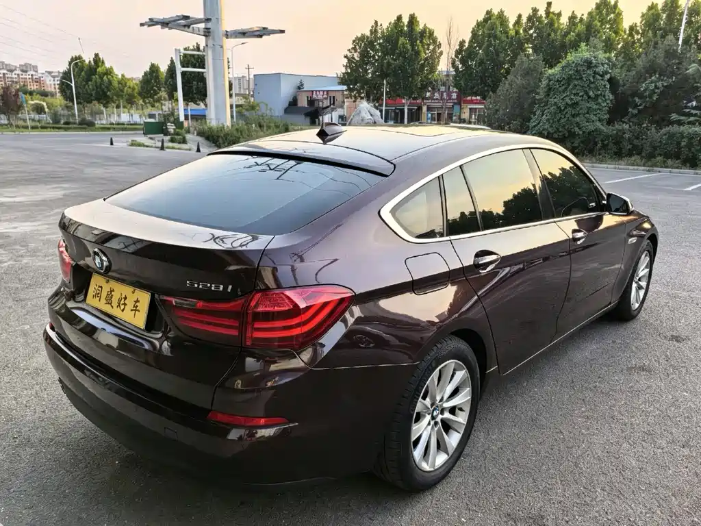BMW 5 Series GT — миниатюра 6