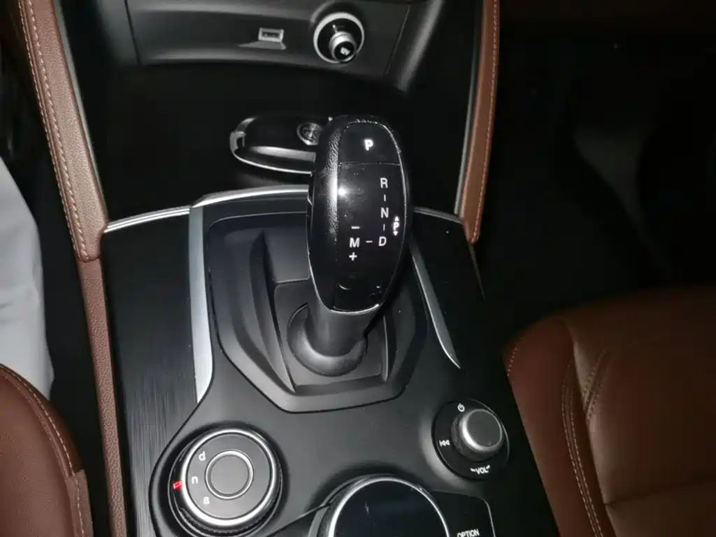 Alfa Romeo Stelvio — миниатюра 14