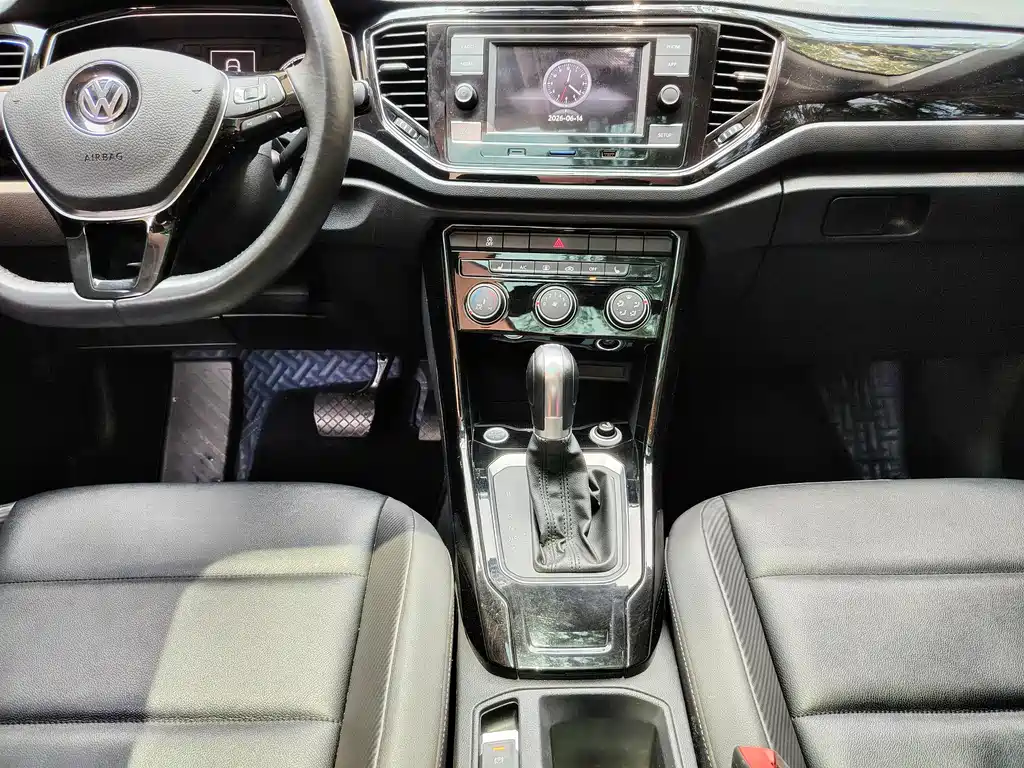Volkswagen T-Roc — миниатюра 10