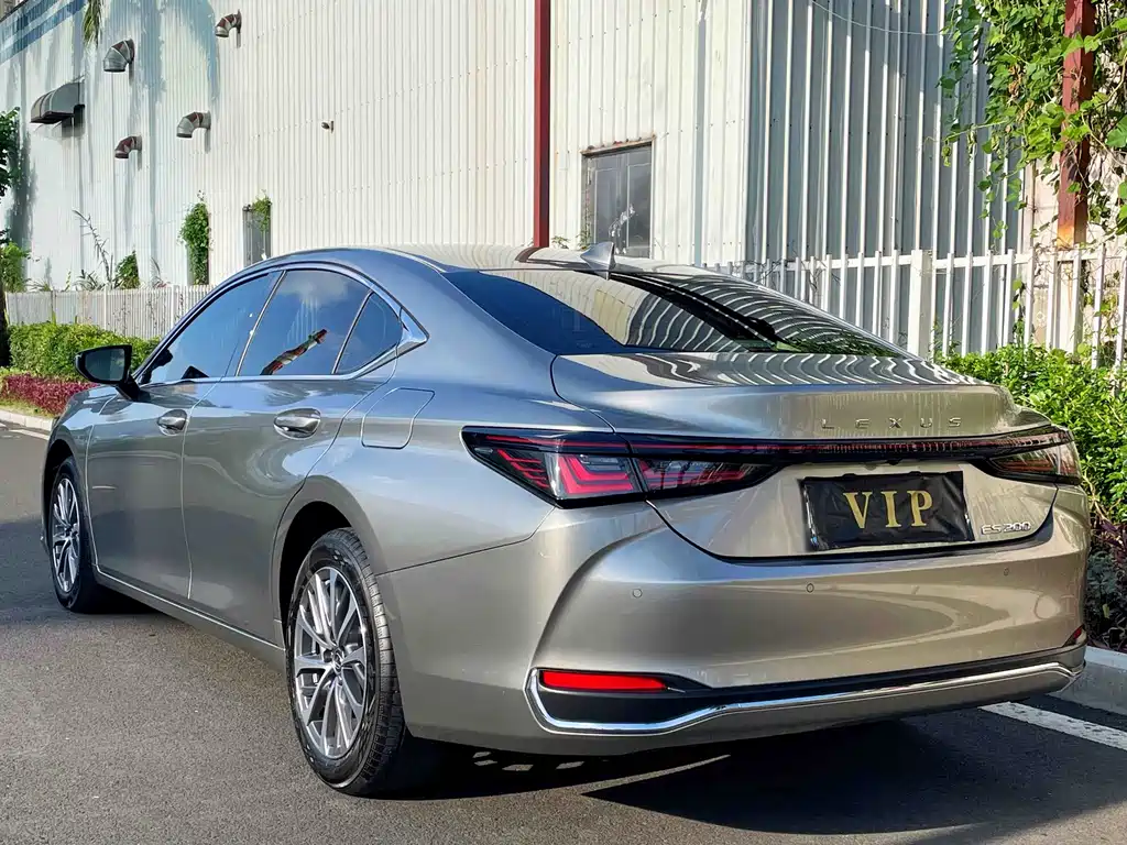 Lexus ES — миниатюра 9