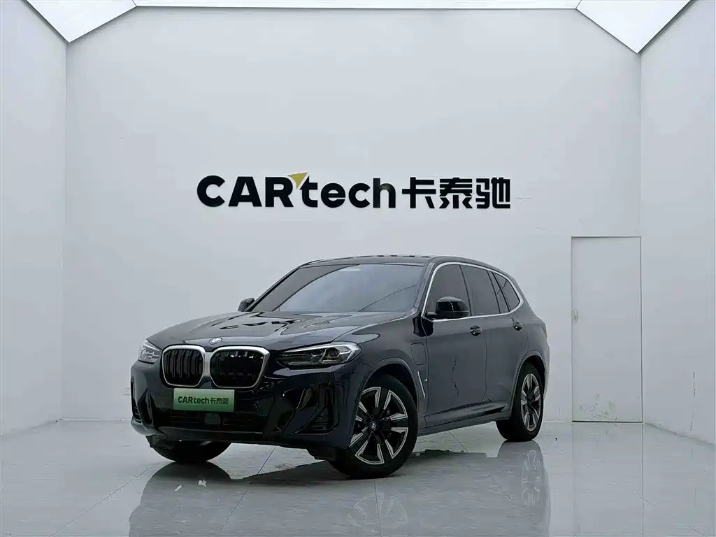 BMW iX3 2025