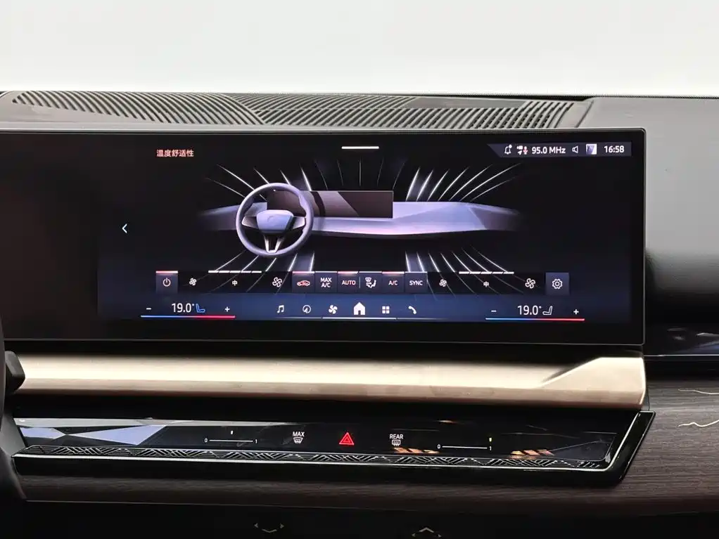 BMW 5 Series — миниатюра 13