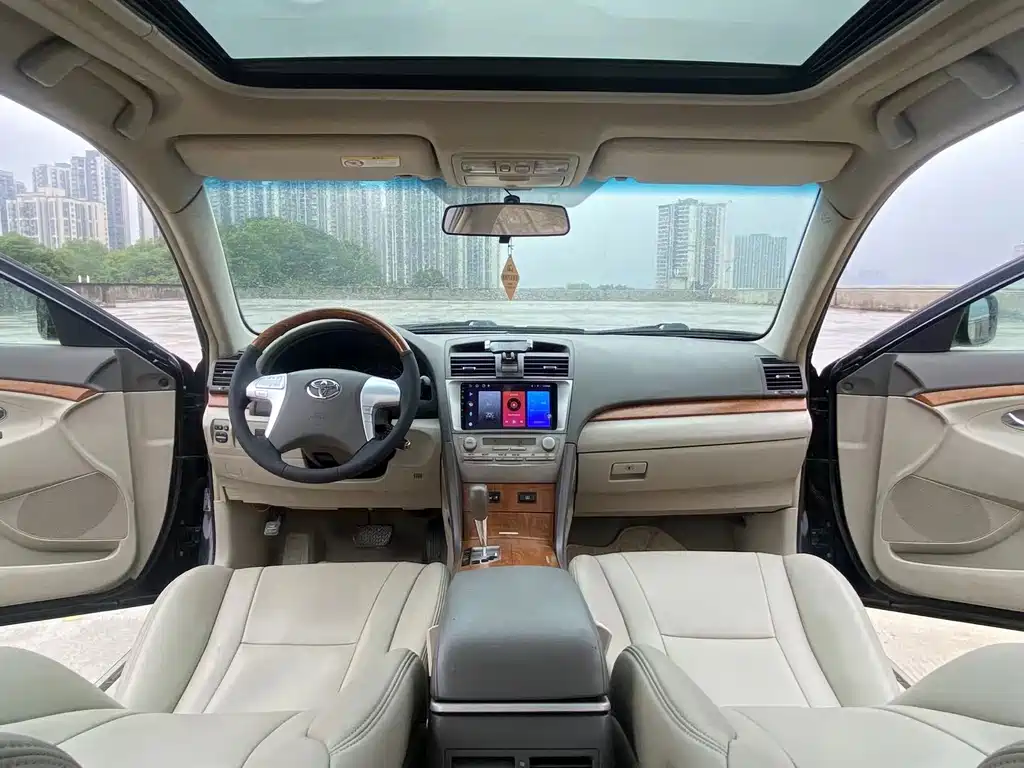 Toyota Camry — миниатюра 6