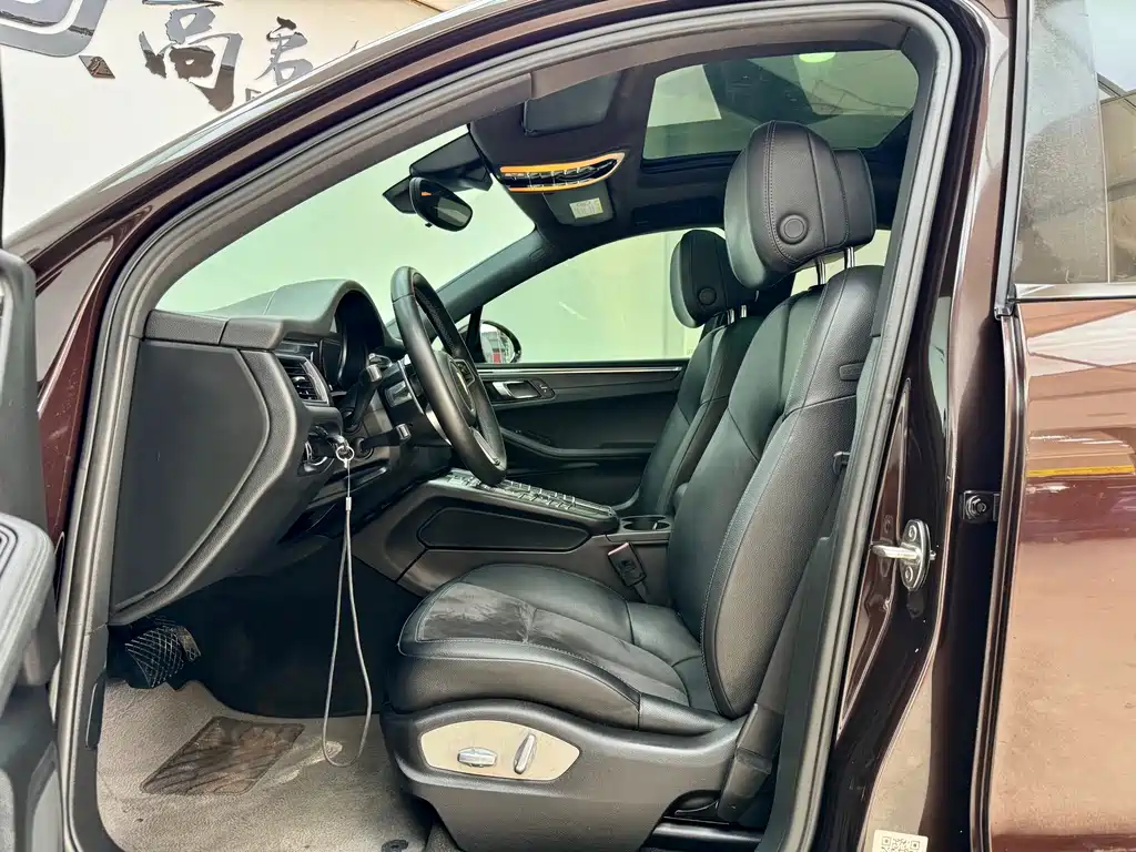 Porsche Macan — миниатюра 5