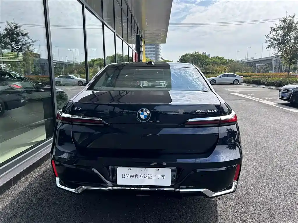 BMW i7 — миниатюра 12