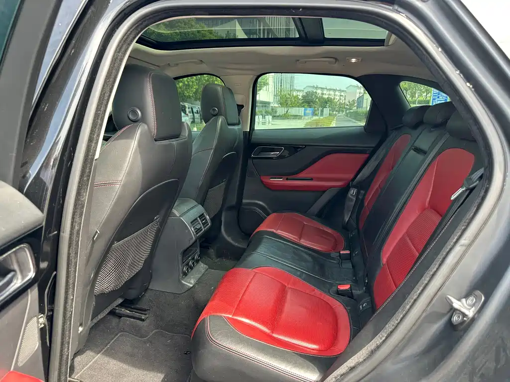 Jaguar F-PACE — миниатюра 10