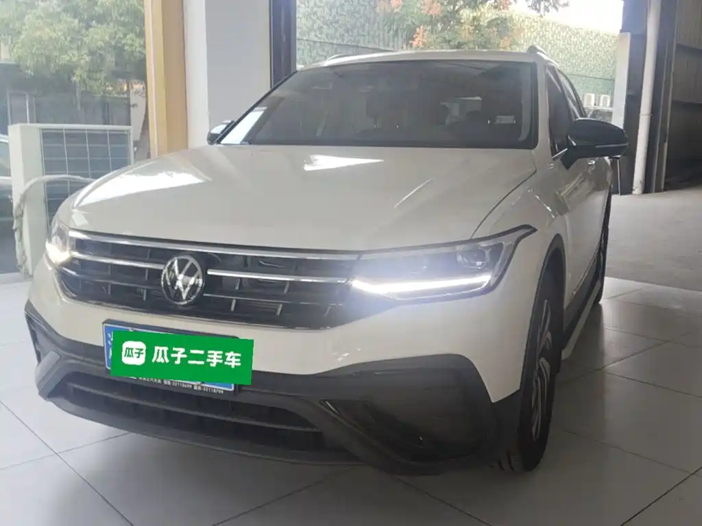 途观L 2025款 出众款 300TSI 自动两驱龙腾版 2026