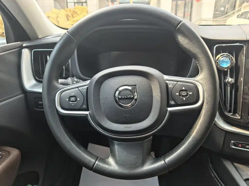 Volvo XC60 2019 T5 V